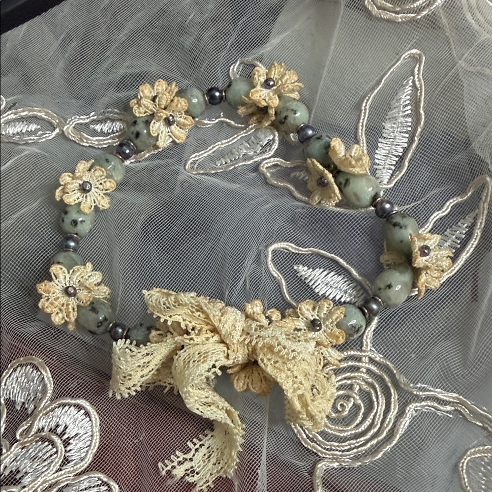 Floral Green and Gold Necklace - Picture 5 of 8